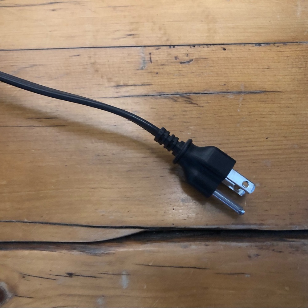 Dell 65W Adaptor - Picture 5 of 5